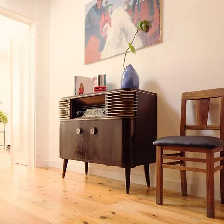 Lisbon Calling Rooms & Studio-2